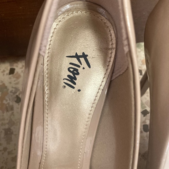 FIONI Clothing Black and Tan Peep Toe Heels - Picture 2 of 12